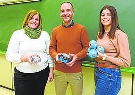 Isabel Mª Solano, José Luis Serrano y María del Mar Sanchez en la Facultad de Educación.