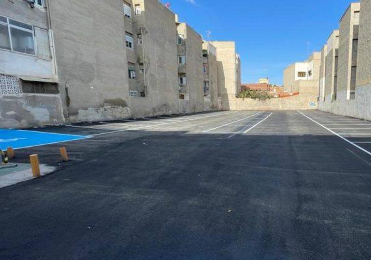 Zona de aparcamiento en el barrio de San Pedro.
