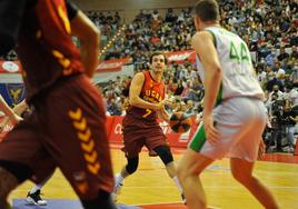 Imagen del partido de ida entre el UCAM CB y el Joventut.