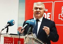 José Vélez, este lunes, en la sede de la Agrupación Local del PSOE de Molina.