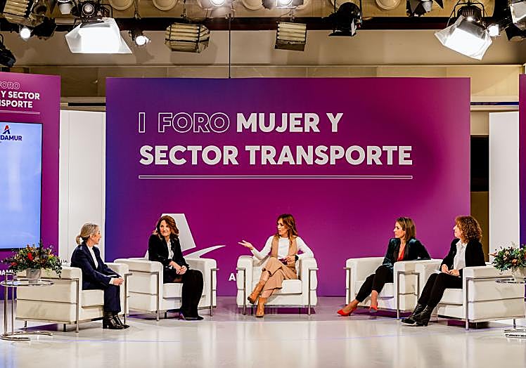 Mesa redonda 'Actualidad de la mujer en el sector transporte'. ANDAMUR