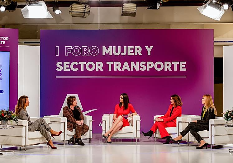 Mesa redonda 'Mujeres emprendedoras en el sector transporte: Orígenes'. ANDAMUR