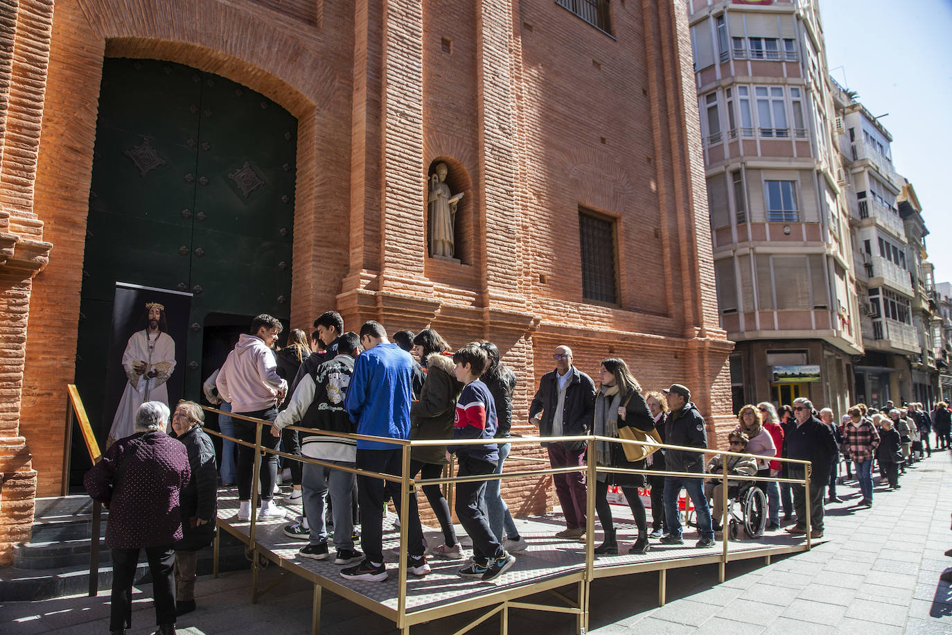 El besapié del Cristo de Medinaceli en Cartagena, en imágenes