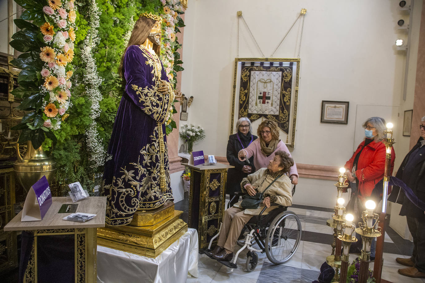 El besapié del Cristo de Medinaceli en Cartagena, en imágenes