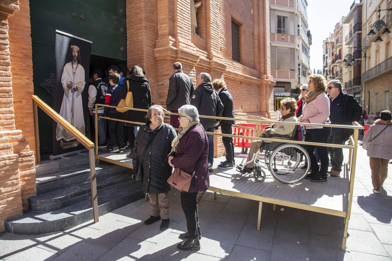 El besapié del Cristo de Medinaceli en Cartagena, en imágenes
