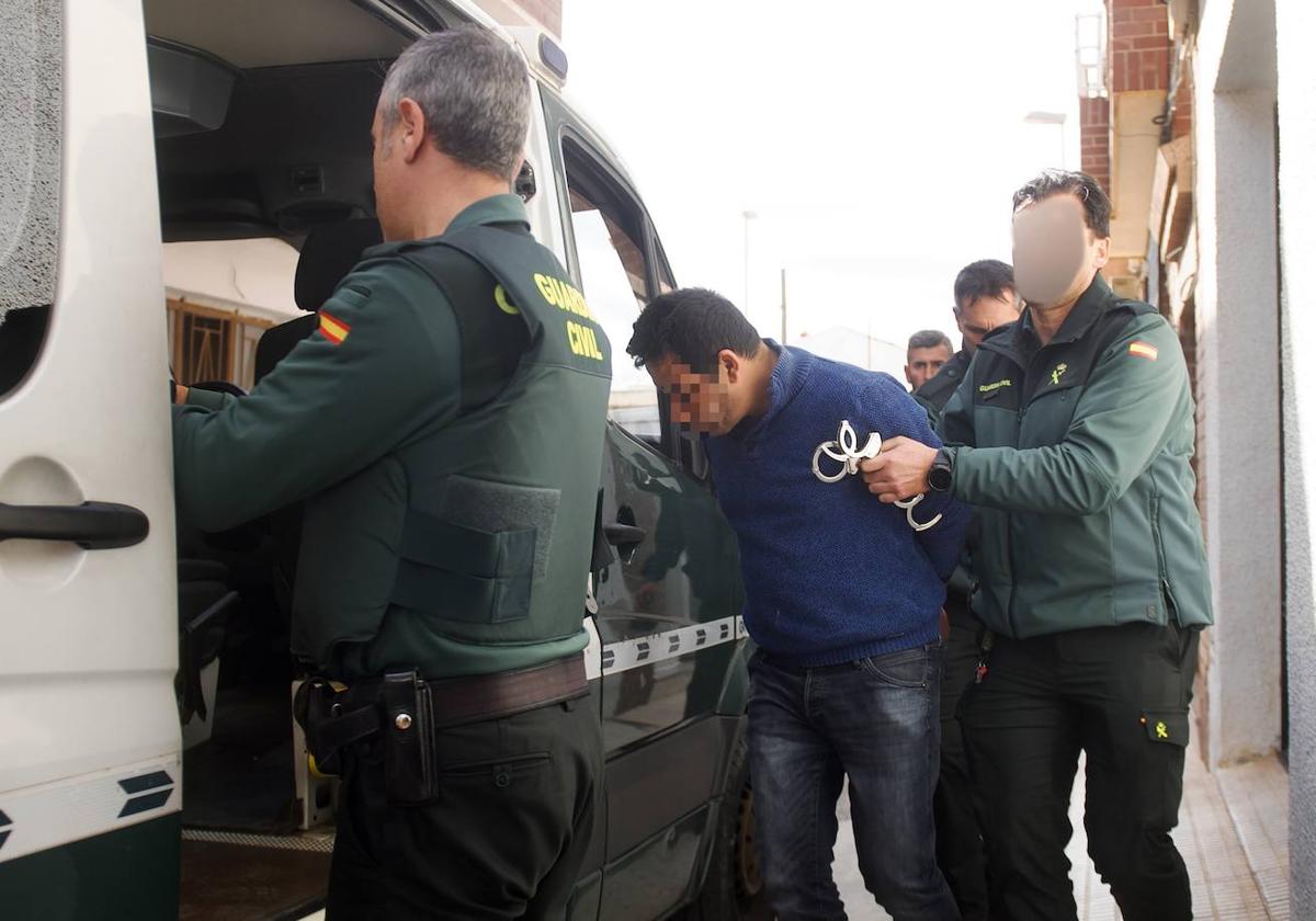 La macrorredada de Torre Pacheco para dar con la 'banda de las gasolineras', en imágenes