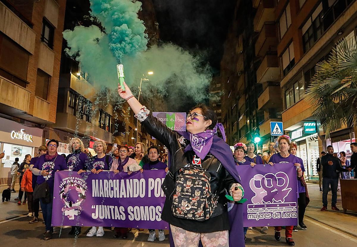 La manifestación del Día de la Mujer en Lorca, en imágenes