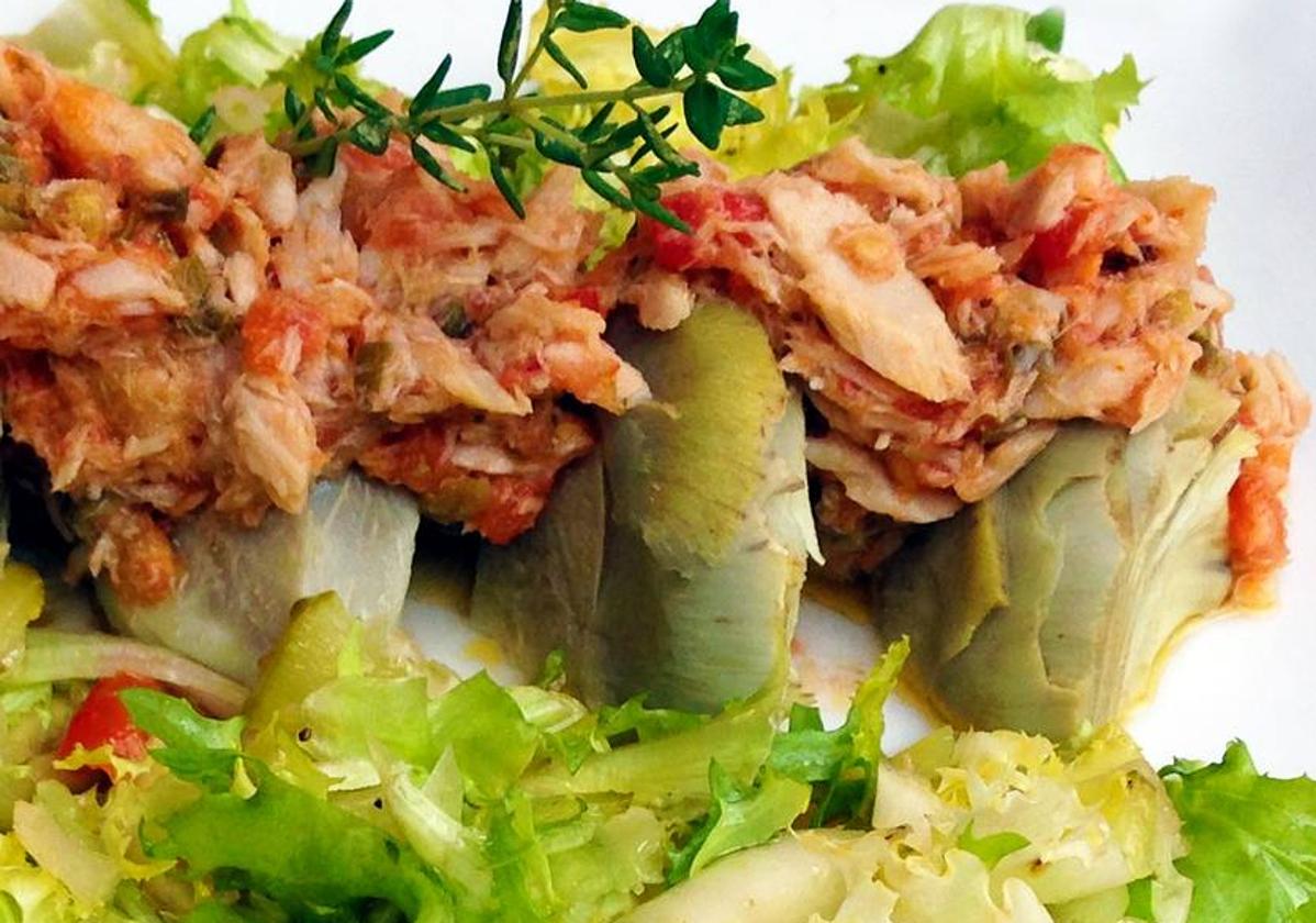 Ensalada de alcachofas y atún