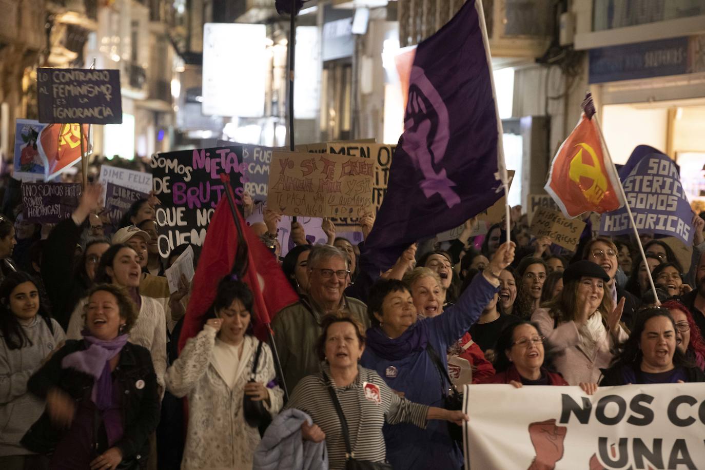 La manifestación del Día de la Mujer en Cartagena, en imágenes