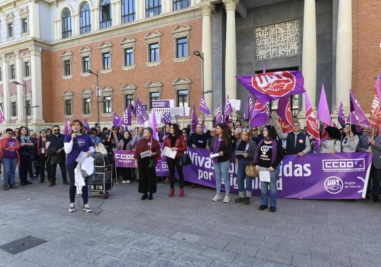 Concentración en la plaza de La Merced.