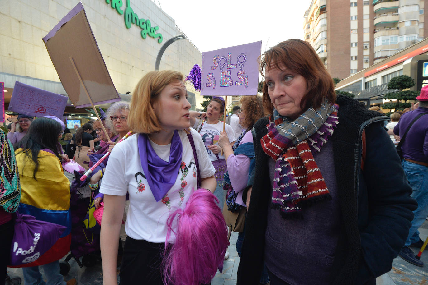 La manifestación del Día de la Mujer en Murcia, en imágenes