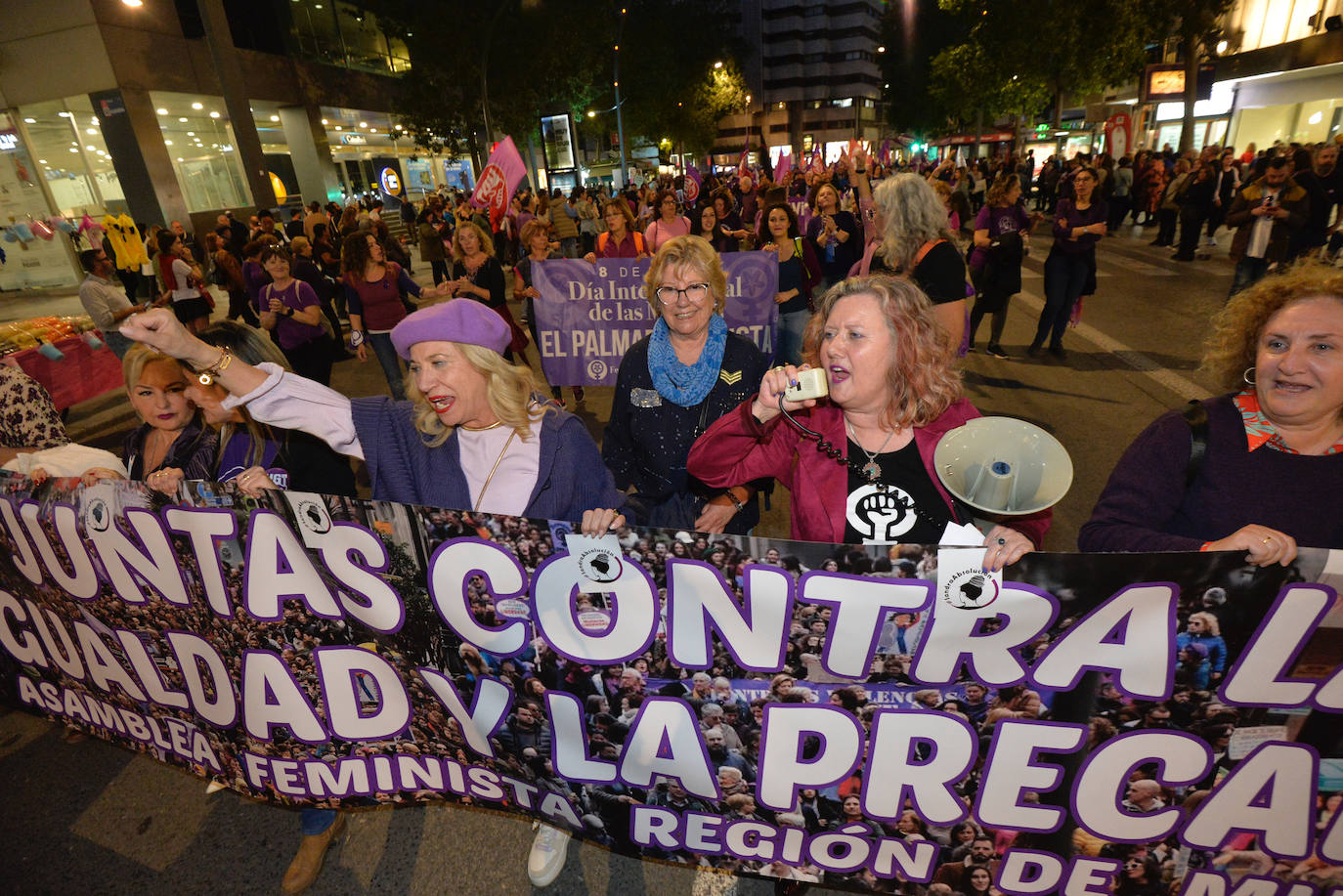 La manifestación del Día de la Mujer en Murcia, en imágenes