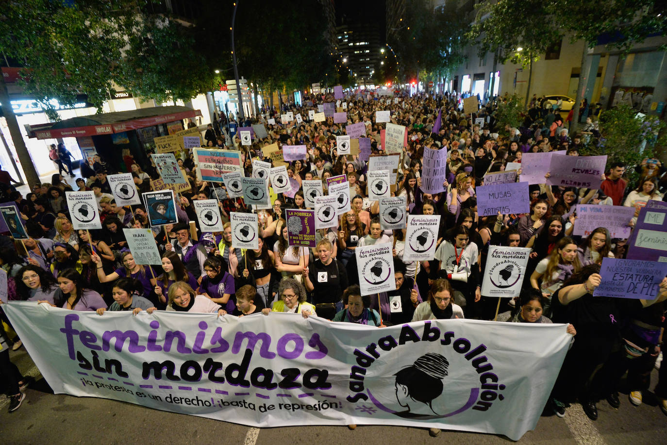 La manifestación del Día de la Mujer en Murcia, en imágenes