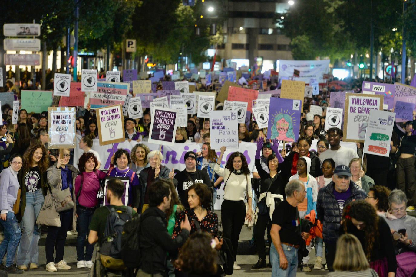 La manifestación del Día de la Mujer en Murcia, en imágenes