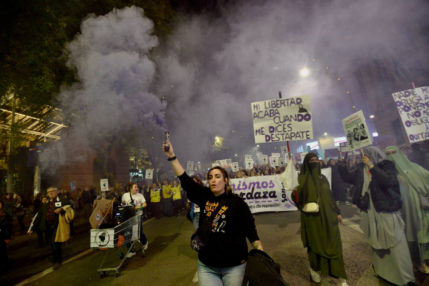 La manifestación del Día de la Mujer en Murcia, en imágenes