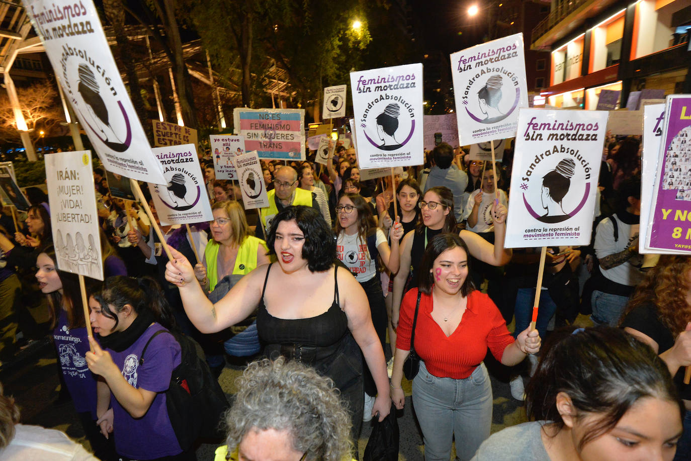 La manifestación del Día de la Mujer en Murcia, en imágenes