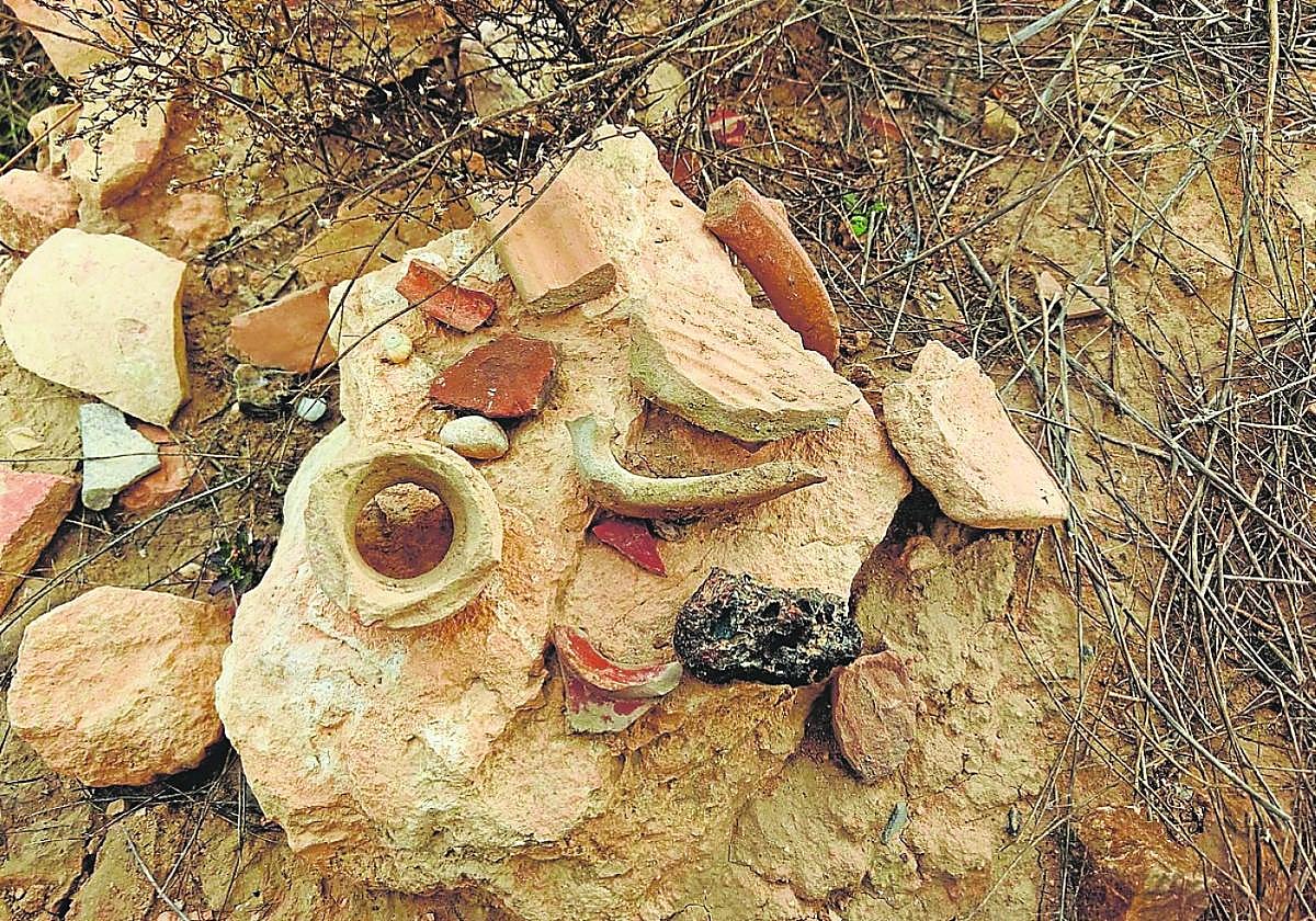 Material cerámico, la mayoría de época romana, que apareció en finca Trujillo.