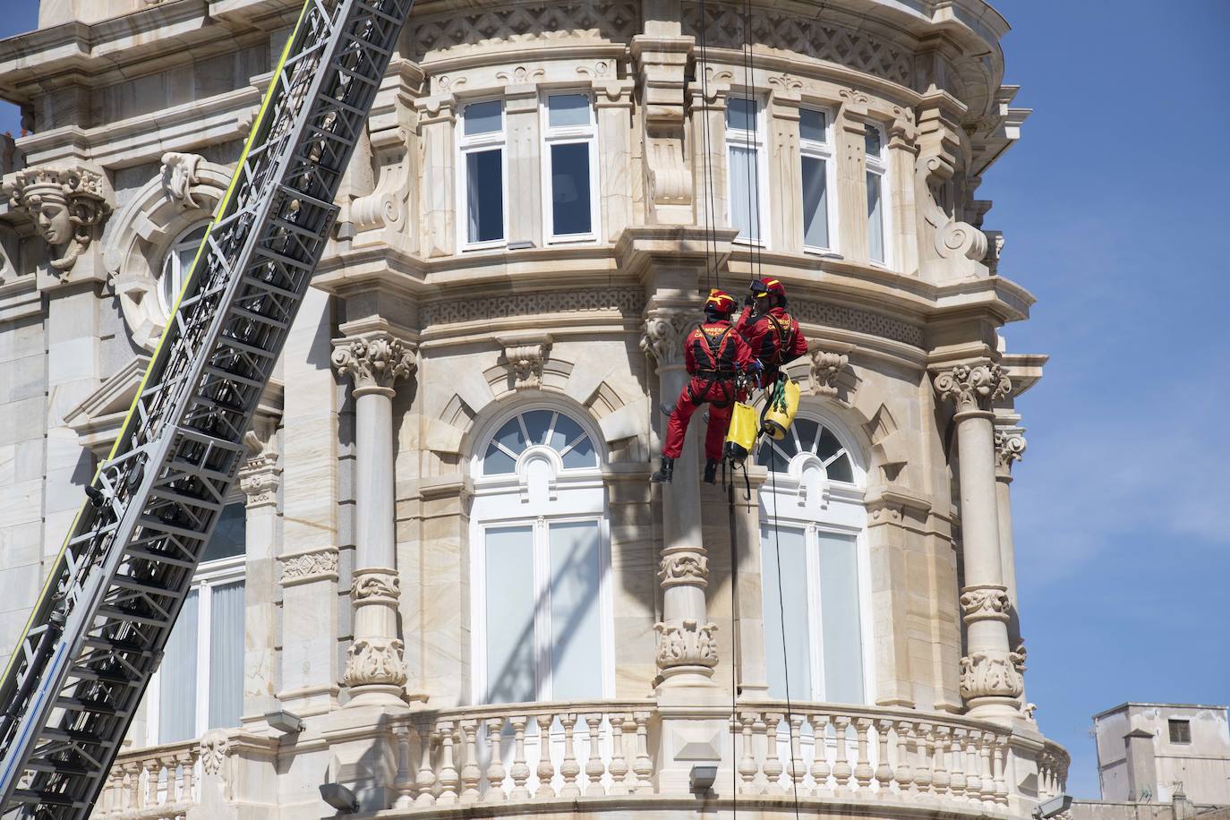Exhibición de los bomberos de Cartagena