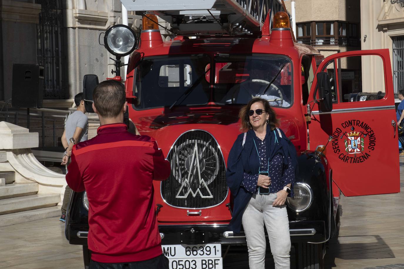 Exhibición de los bomberos de Cartagena