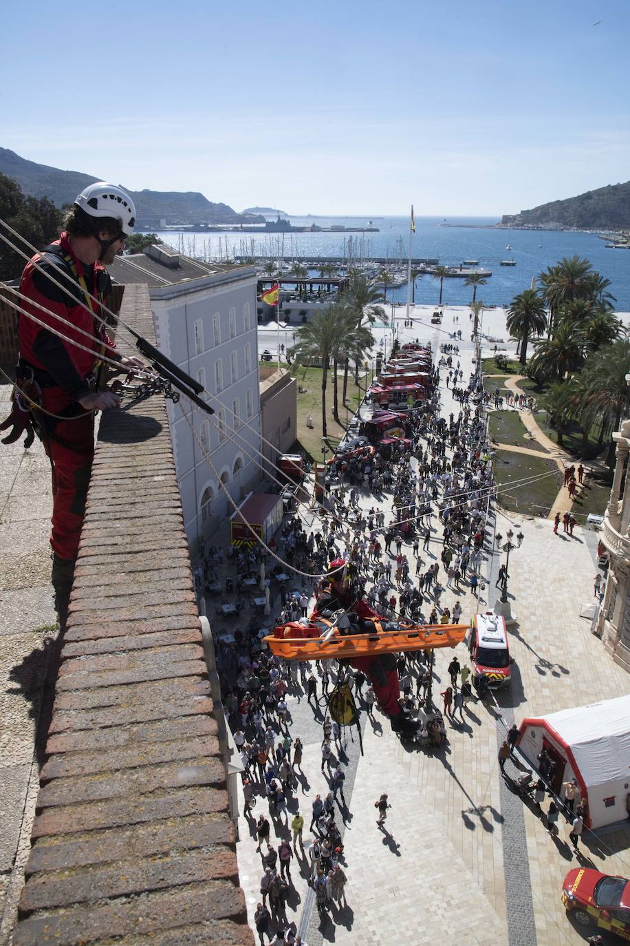 Exhibición de los bomberos de Cartagena