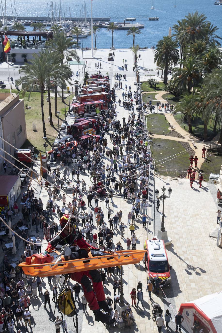Exhibición de los bomberos de Cartagena