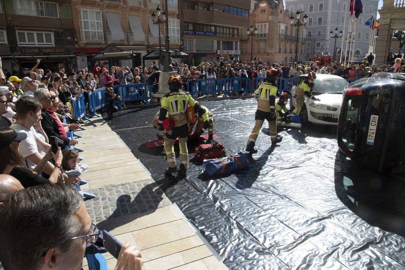 Exhibición de los bomberos de Cartagena