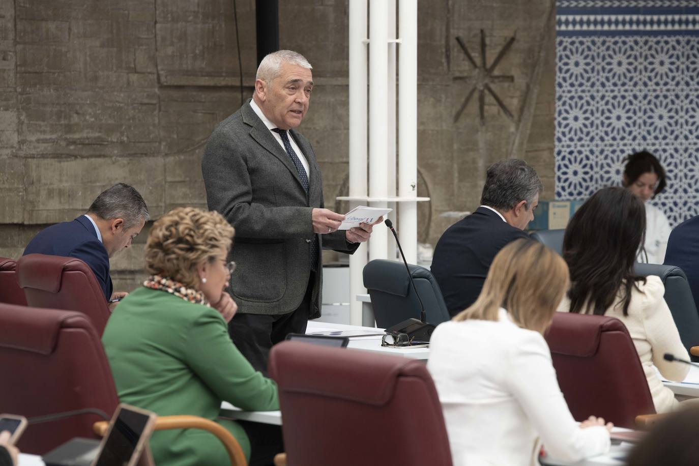 Pleno en la Asamblea Regional, en imágenes