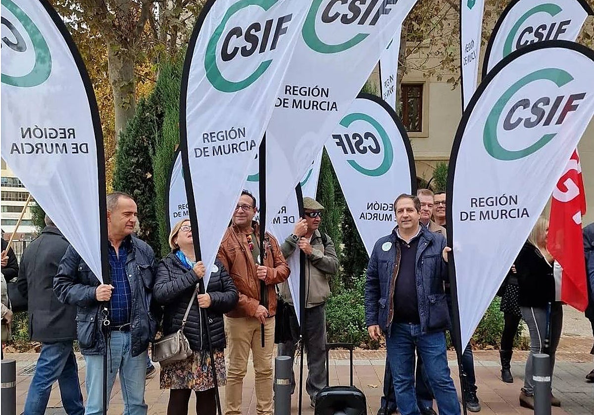 «El Gobierno Regional intenta dividir a los sindicatos y lanza cortinas de humo para no devolver derechos y retribuciones»