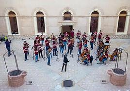 Imagen de un ensayo de la Orquesta de la UMU.