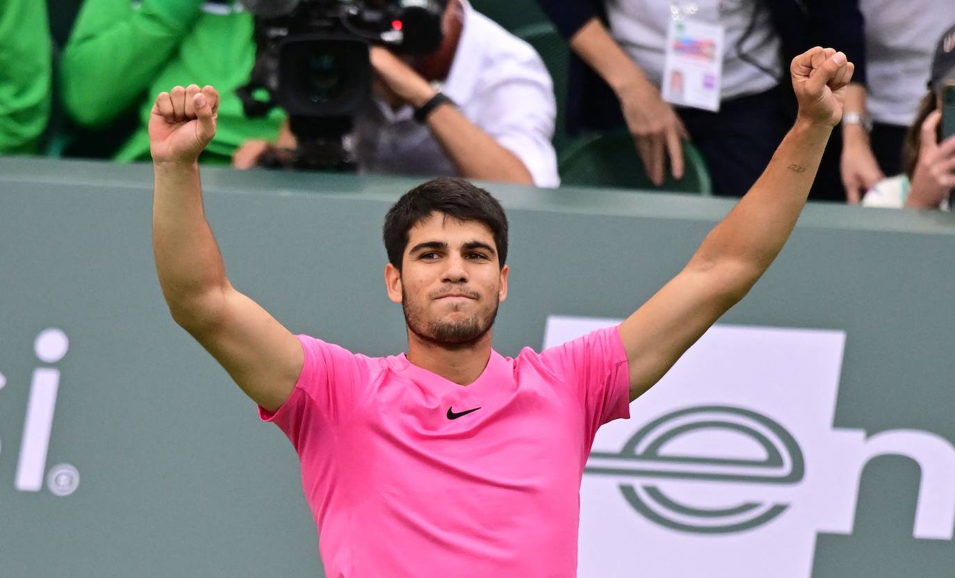 El triunfo de Carlos Alcaraz ante Medvedev en Indian Wells, en imágenes