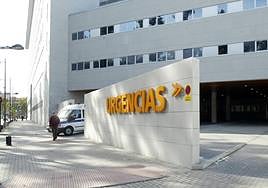 Puerta de Urgencias del hospital Reina Sofía.