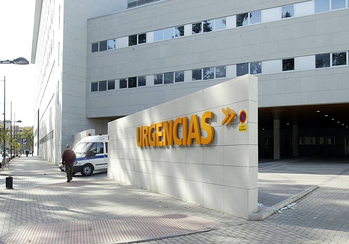 Puerta de Urgencias del hospital Reina Sofía.