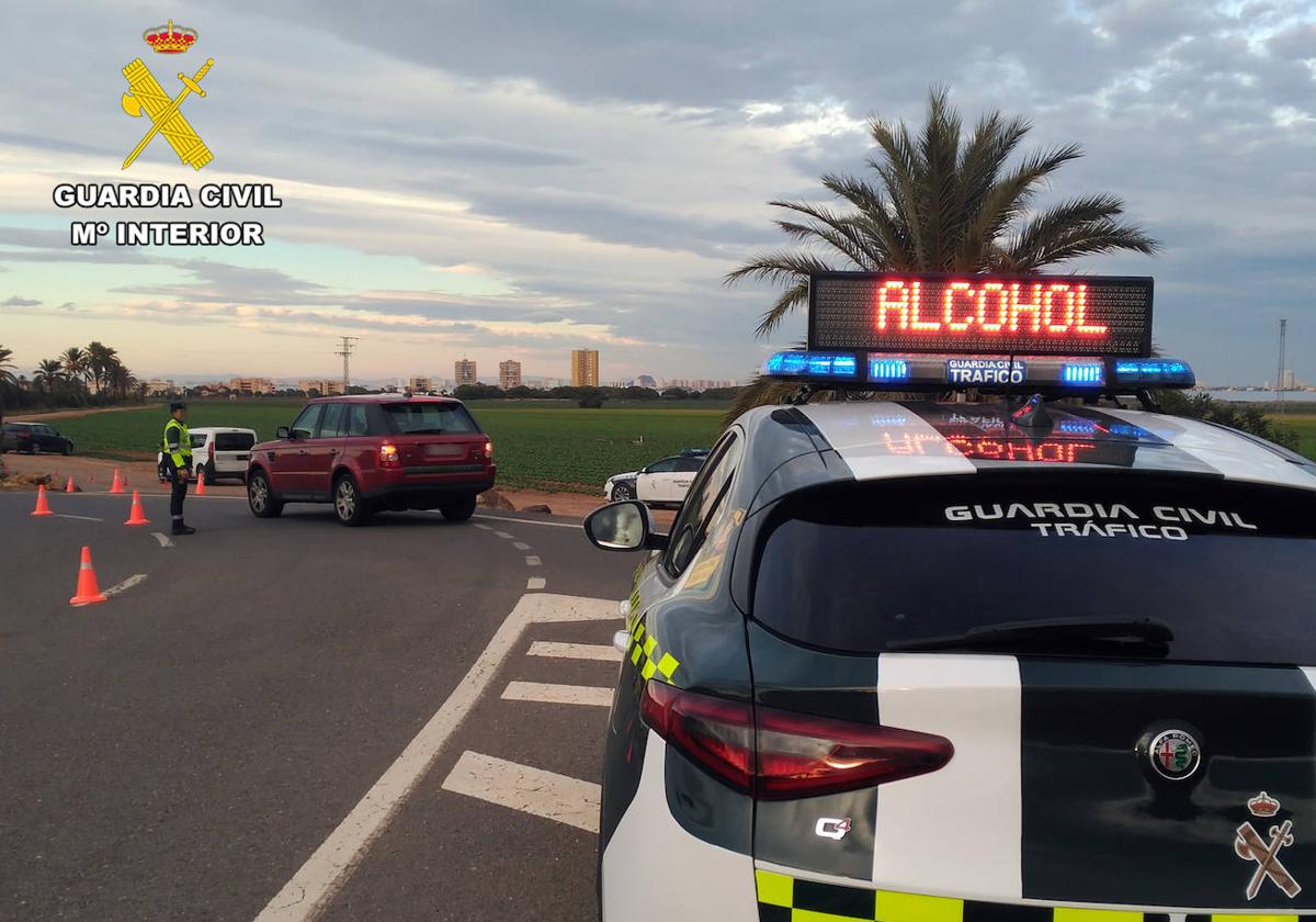 Una conductora que triplicó la tasa de alcoholemia colisionó con otro vehículo cuando circulaba en sentido contrario en Mazarrón