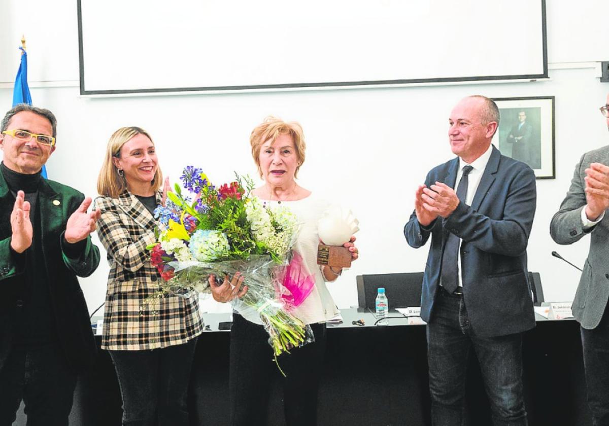 Reconocimiento a la trabajadora social más veterana de la Región de Murcia