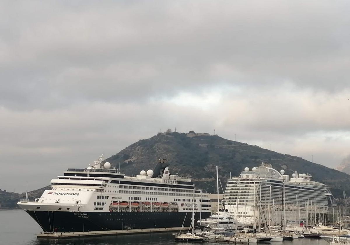 5.000 cruceristas arriban en Cartagena en la primera doble escala del año