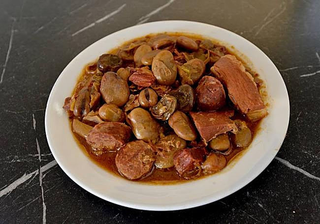 Plato de michirones.