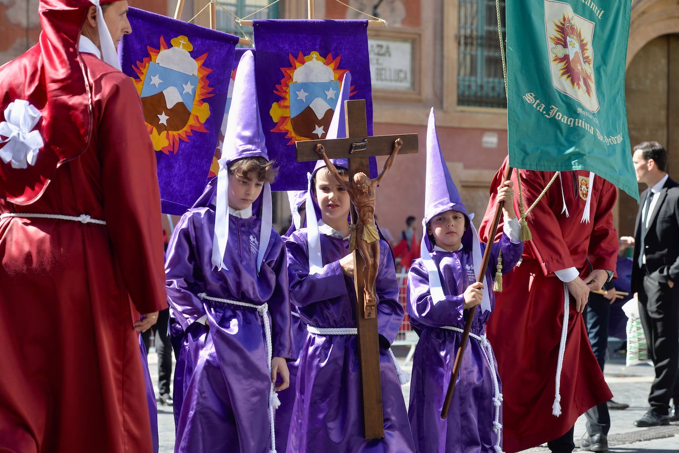 La Procesión del Ángel recorre el centro de Murcia