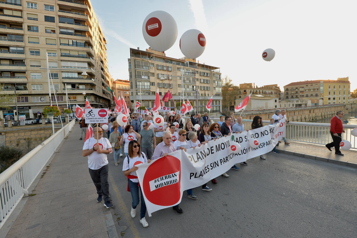 Nueva manifestación de Cierran mi barrio ante la «sordera» del Ayuntamiento de Murcia