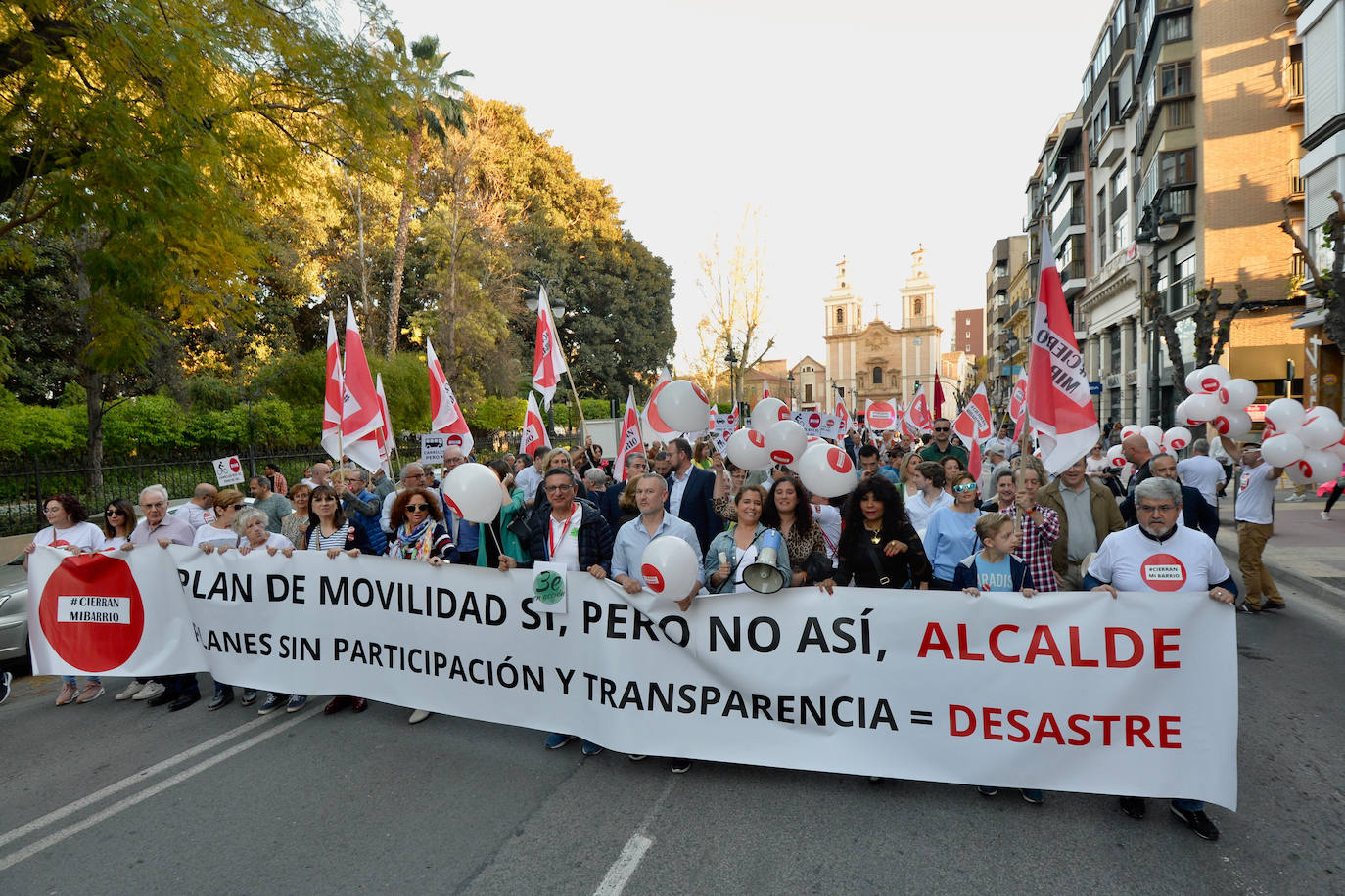 Nueva manifestación de Cierran mi barrio ante la «sordera» del Ayuntamiento de Murcia