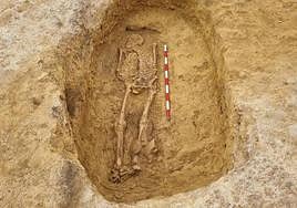 La inhumación del siglo I antes de Cristo localizada en la calle Corredera.