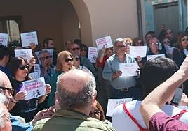 Manifestantes, este sábado, en Yecla.