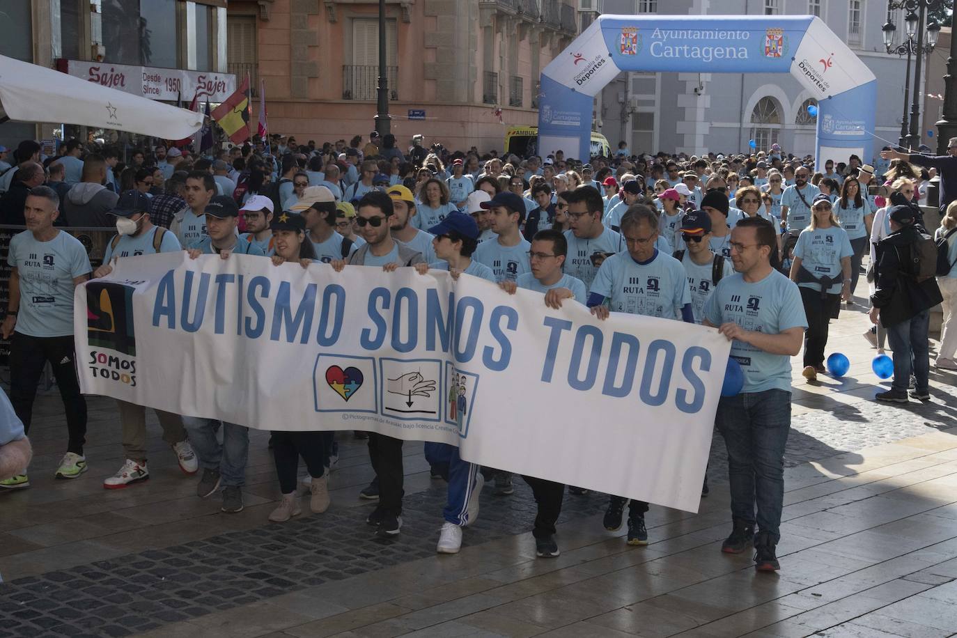 Solidaridad en el centro de Cartagena con la ruta &#039;Autismo somos todos&#039;
