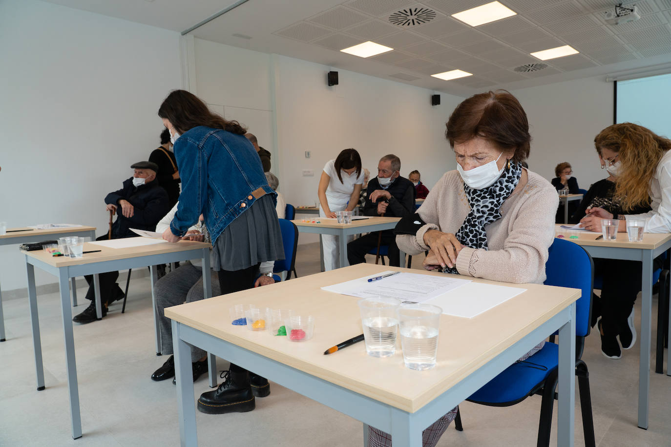 Arte para estimular a las personas que sufren deterioro cognitivo en Lorca