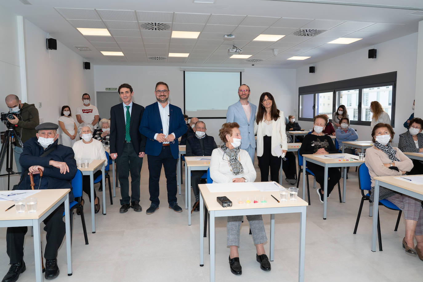 Arte para estimular a las personas que sufren deterioro cognitivo en Lorca