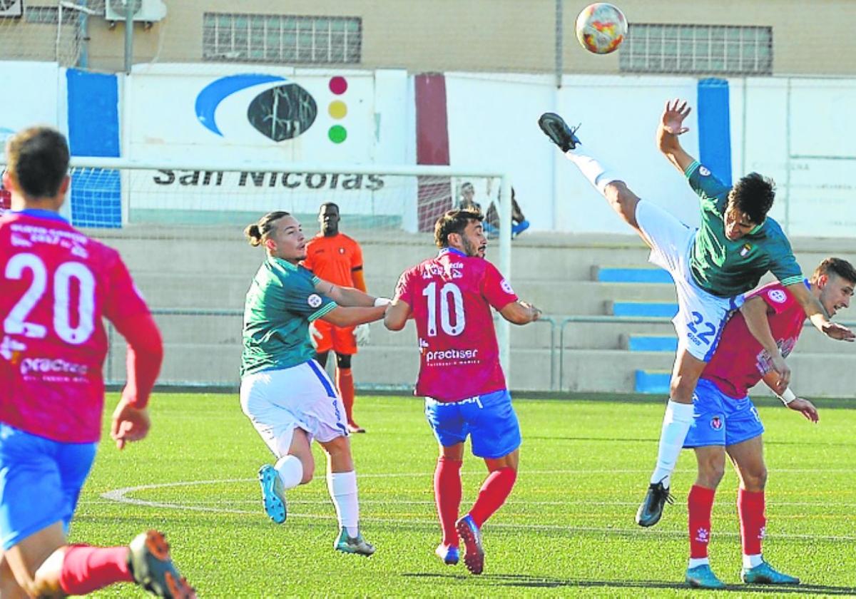 Partido entre la Minera y el Lorca Deportiva en el Ángel Celdrán.