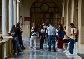 Alumnos de la UMU en el Claustro de La Merced.