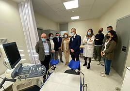 El consejero de Salud, Juan José Pedreño, visitando la nueva consulta en Algezares.