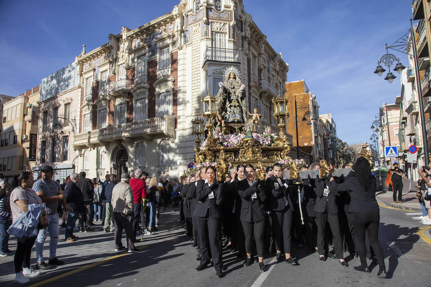 El vía crucis del Cristo de la Divina Misericordia de Cartagena, en imágenes