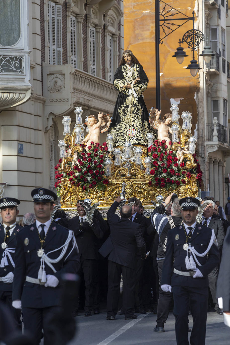 El vía crucis del Cristo de la Divina Misericordia de Cartagena, en imágenes