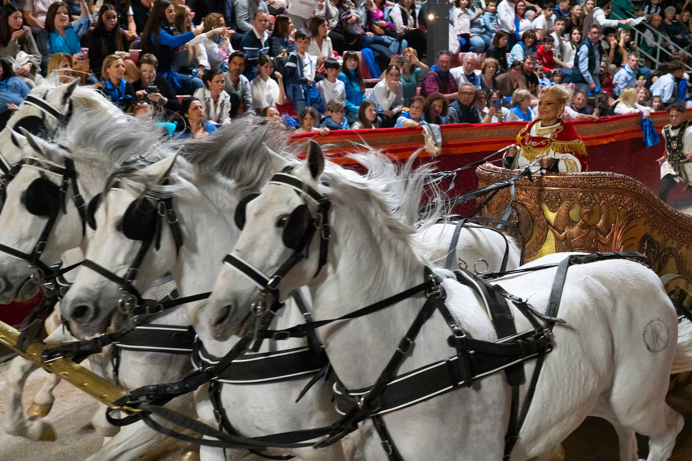 La procesión del Paso Blanco del Viernes de Dolores, en imágenes
